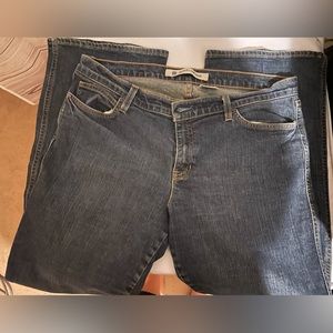 Gap ultra low boot up women’s jeans. Regular 18